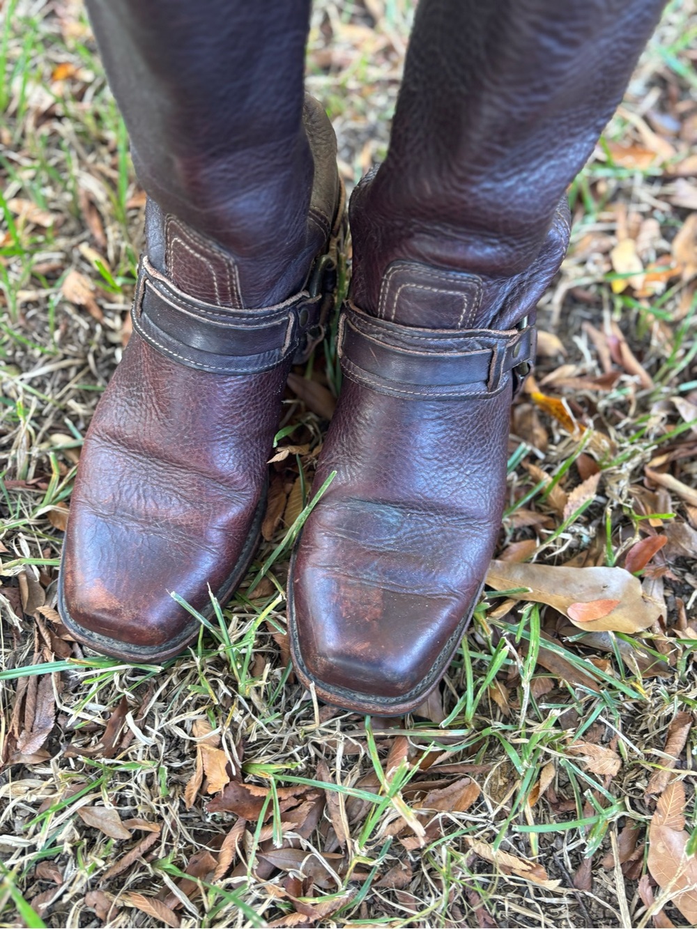 Ladies Vintage Brown leather riding Frye boots.